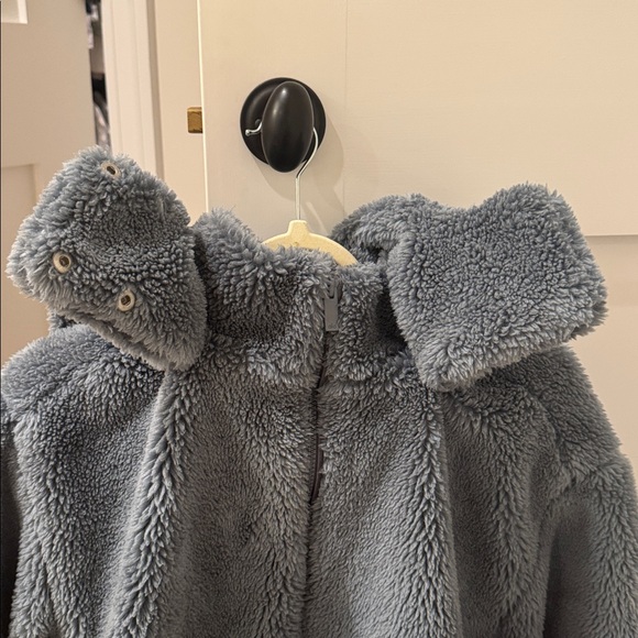 Alo Foxy Sherpa Jacket w/ Removable Hood - Picture 10 of 13